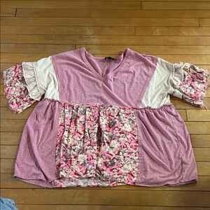 EUC GiGiO oversized Floral Pink and Cream Women's Top